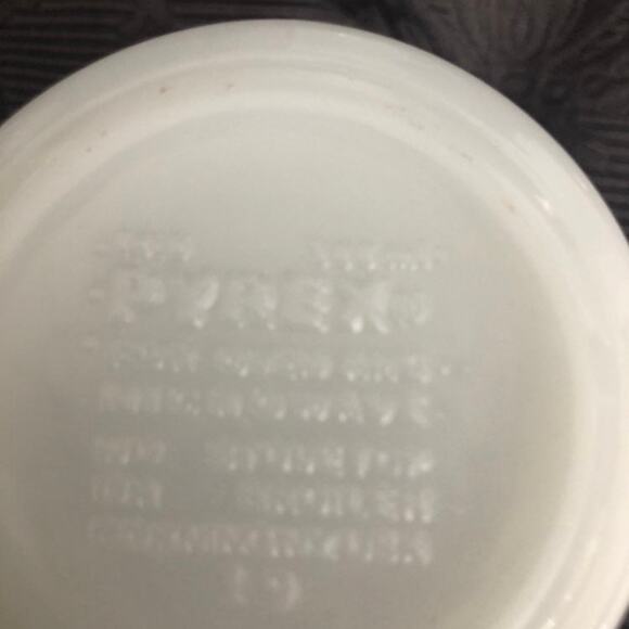 Vintage Pyrex mugs Butterfly Gold 8oz Milkglass - Picture 4 of 4